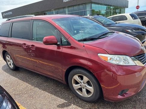 Used 2011 Toyota Sienna LE w/ Towing Pkg FWD image 3