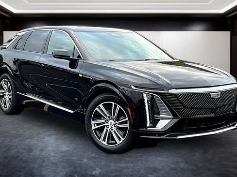 Certified 2025 Cadillac Lyriq Luxury w/ LPO, Floor Liner Package AWD/4WD image 1