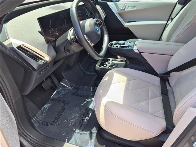 Certified 2024 BMW iX xDrive50 w/ Premium Package AWD/4WD image 17