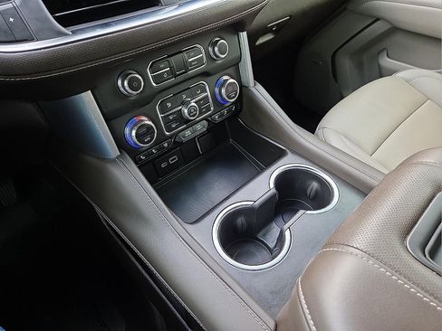 Used 2023 GMC Yukon SLT image 25