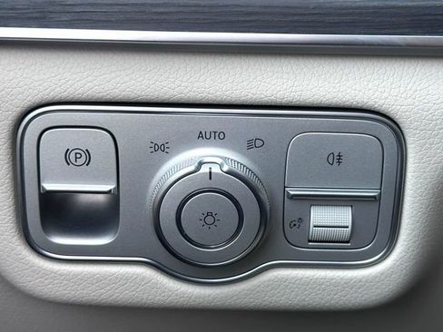 New 2026 Mercedes-Benz GLS 580 4MATIC image 19