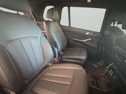 Used 2021 BMW X7 M50i w/ Executive Package AWD/4WD image 13