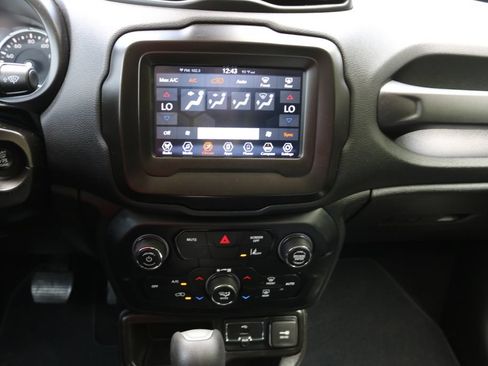 Used 2021 Jeep Renegade Latitude FWD image 21