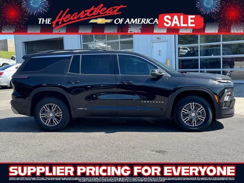 New 2026 Chevrolet Traverse LT w/ Driver Confidence Package FWD image 2