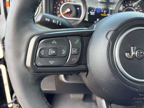 Used 2025 Jeep Gladiator Mojave w/ Safety Group AWD/4WD image 30