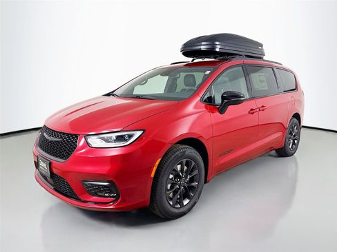 New 2026 Chrysler Pacifica Select image 3