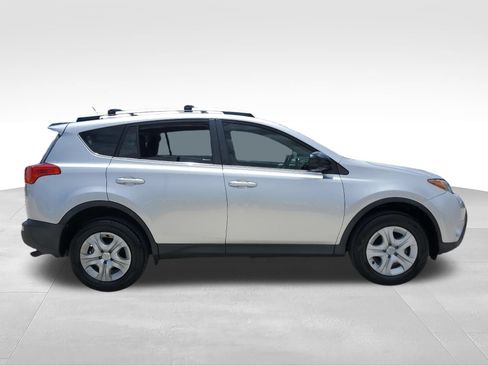 Used 2015 Toyota RAV4 LE FWD image 4