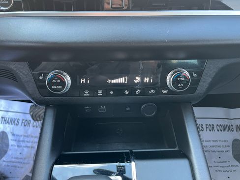 Used 2022 Mitsubishi Outlander SE image 36