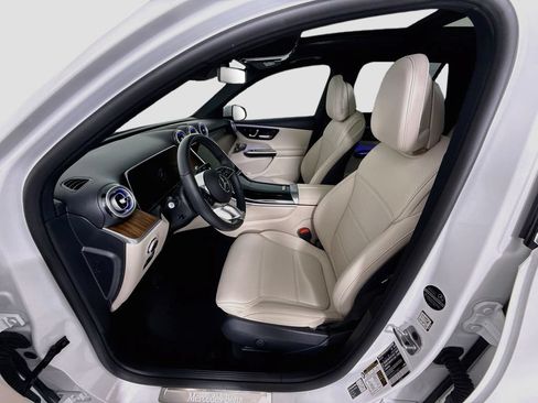 Used 2026 Mercedes-Benz GLC 300 image 19