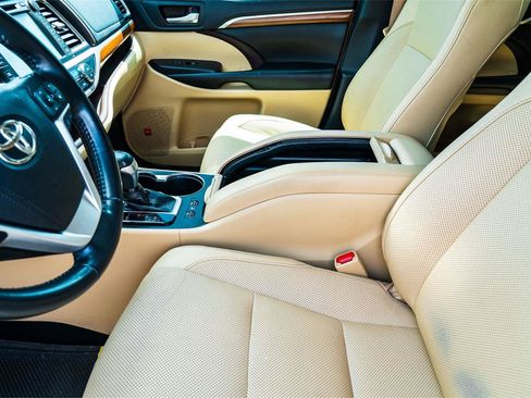 Used 2018 Toyota Highlander Limited FWD image 9
