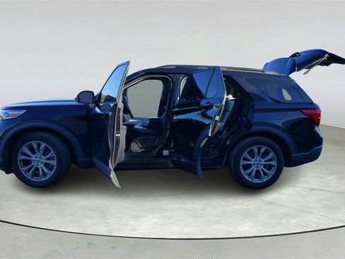 Used 2020 Ford Explorer XLT w/ Equipment Group 202A image 11