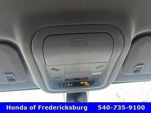 Used 2021 GMC Acadia SLE w/ Driver Convenience Package image 24