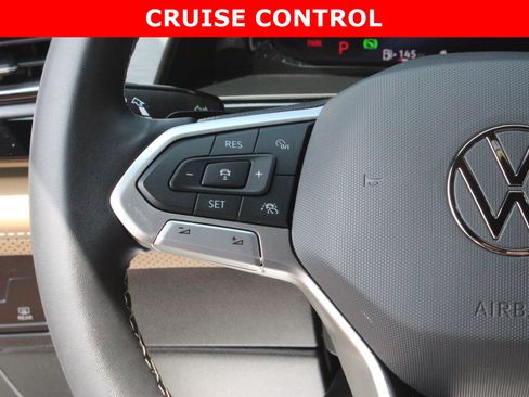 Used 2024 Volkswagen Atlas Cross Sport SE FWD image 16