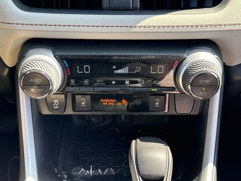 Used 2021 Toyota RAV4 XLE w/ Convenience Package AWD/4WD image 30
