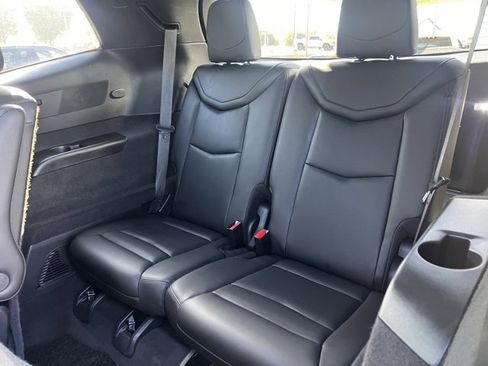 Used 2025 Cadillac XT6 Premium Luxury image 23