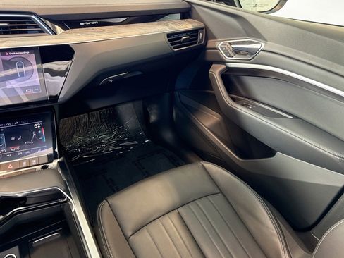 Used 2022 Audi e-tron Premium w/ Convenience Plus Package image 22
