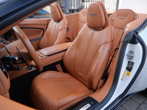 Used 2023 Aston Martin DB11 Volante RWD image 21