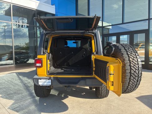Used 2019 Jeep Wrangler Unlimited Sport S AWD/4WD image 13