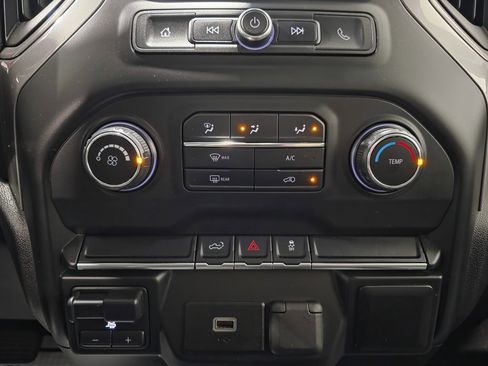 Used 2019 Chevrolet Silverado 1500 Custom image 33