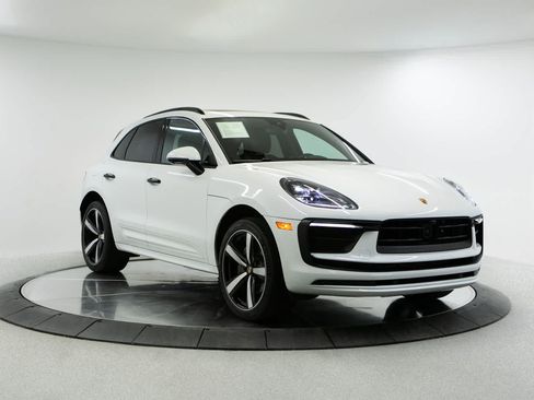 Used 2023 Porsche Macan AWD/4WD image 9