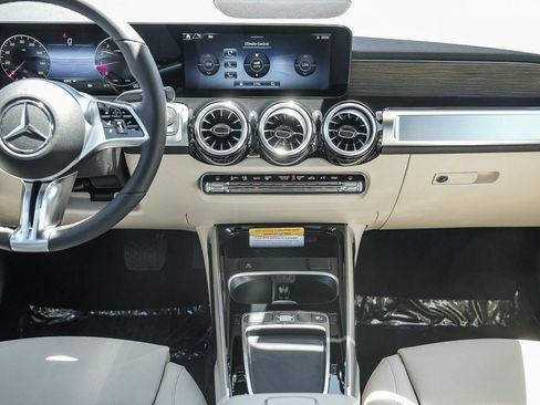 New 2026 Mercedes-Benz GLB 250 4MATIC image 13