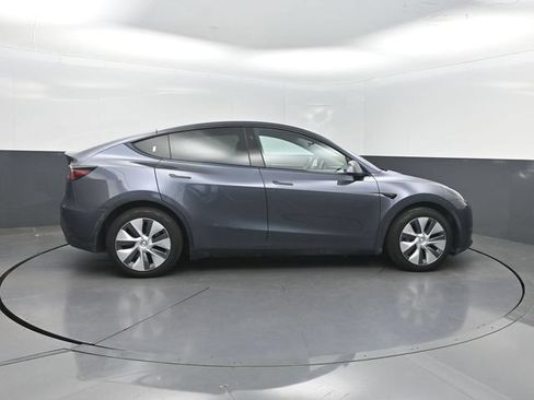 Used 2023 Tesla Model Y Long Range AWD/4WD image 32