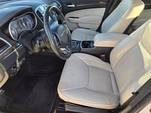 Used 2018 Chrysler 300 Limited image 12