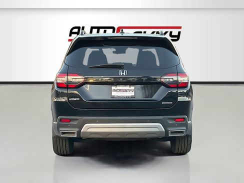 Used 2025 Honda Pilot Touring image 6