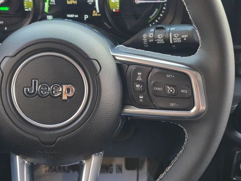 Used 2025 Jeep Wrangler Unlimited Sahara w/ Safety Group image 31