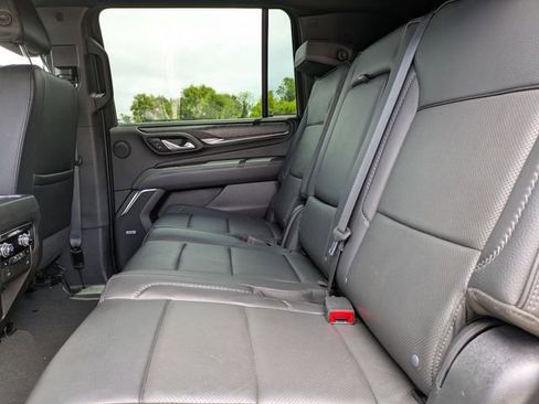 Used 2024 GMC Yukon XL Denali AWD/4WD image 15