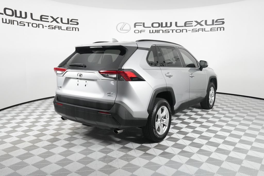 Used 2019 Toyota RAV4 XLE AWD/4WD image 7