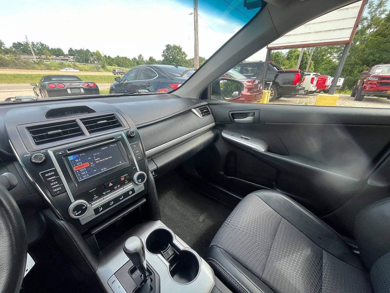 Used 2012 Toyota Camry SE FWD image 19