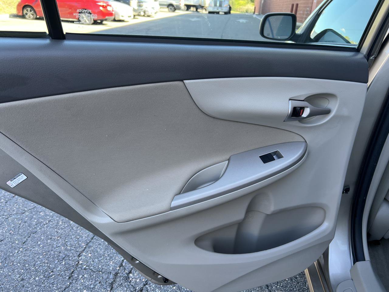 Used 2010 Toyota Corolla LE FWD image 11