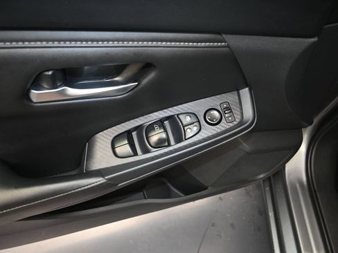 Used 2024 Nissan Sentra SV FWD image 11