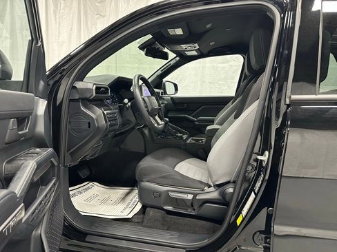 Used 2025 Toyota 4Runner TRD Off-Road image 10