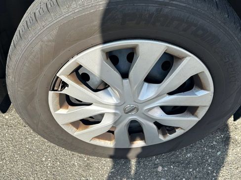 Used 2016 Nissan Rogue S AWD/4WD image 6