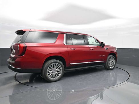 New 2025 GMC Yukon XL Elevation image 8