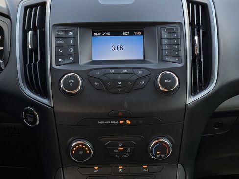 Used 2019 Ford Edge SE FWD image 11
