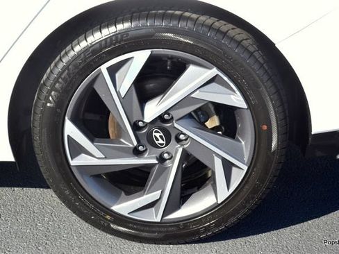 Used 2025 Hyundai Elantra SEL FWD image 5