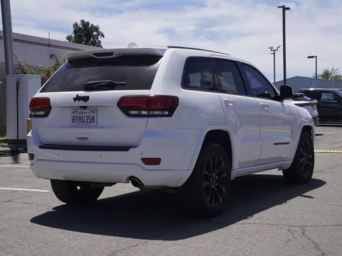 Used 2021 Jeep Grand Cherokee Laredo X RWD image 4