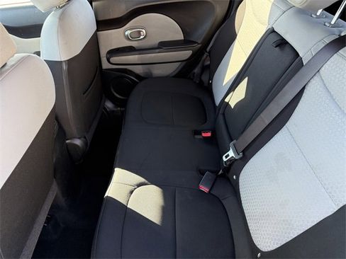 Used 2014 Kia Soul + image 11