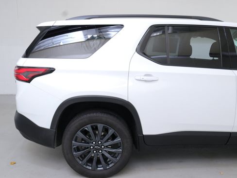 Used 2023 Chevrolet Traverse RS image 9