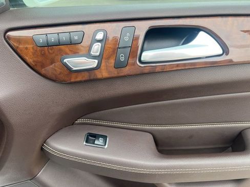 Used 2018 Mercedes-Benz GLS 450 4MATIC image 32