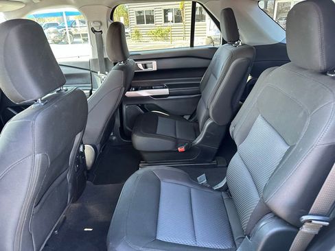 Used 2022 Ford Explorer XLT image 17