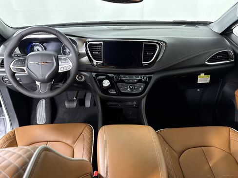 New 2026 Chrysler Pacifica Pinnacle image 15