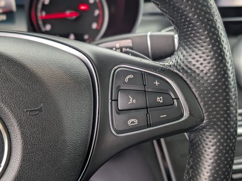 Used 2018 Mercedes-Benz GLC 300 4MATIC image 19