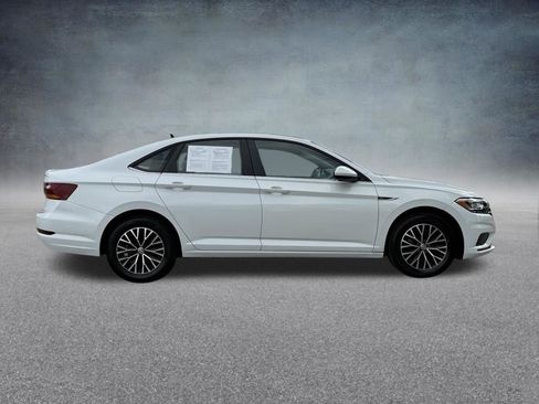 Used 2019 Volkswagen Jetta SEL w/ Cold Weather Package FWD image 4
