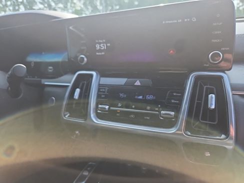 Used 2023 Kia Sorento SX AWD/4WD image 10