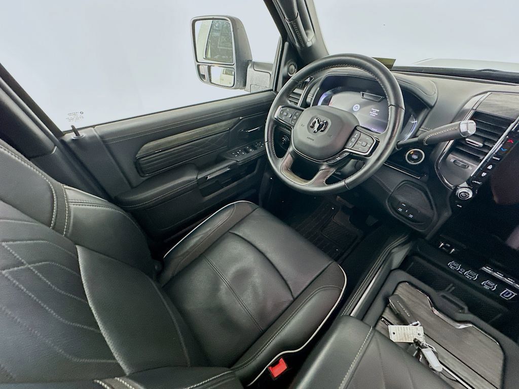 Used 2025 RAM 2500 Limited AWD/4WD image 9