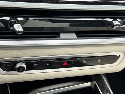 Certified 2025 BMW X7 M60i w/ Climate Comfort Package image 27